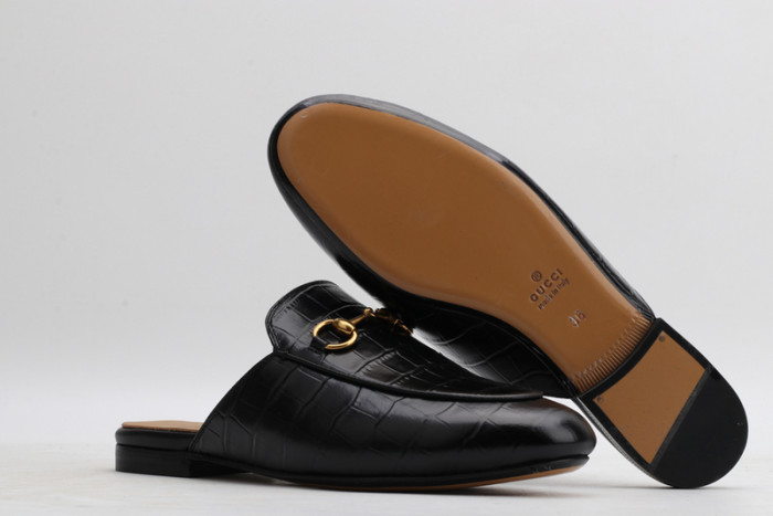 guc loafer
