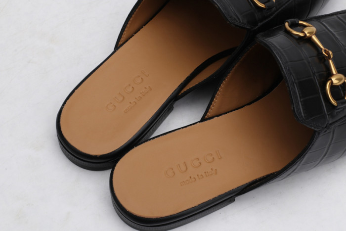 guc loafer