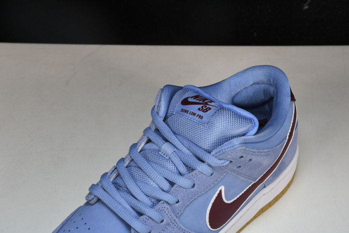 nike sb dunk low philadelphia phillies dq4040-400