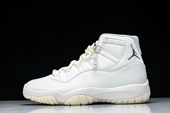 Jordan 11 Retro “Pearl” AR0715-110