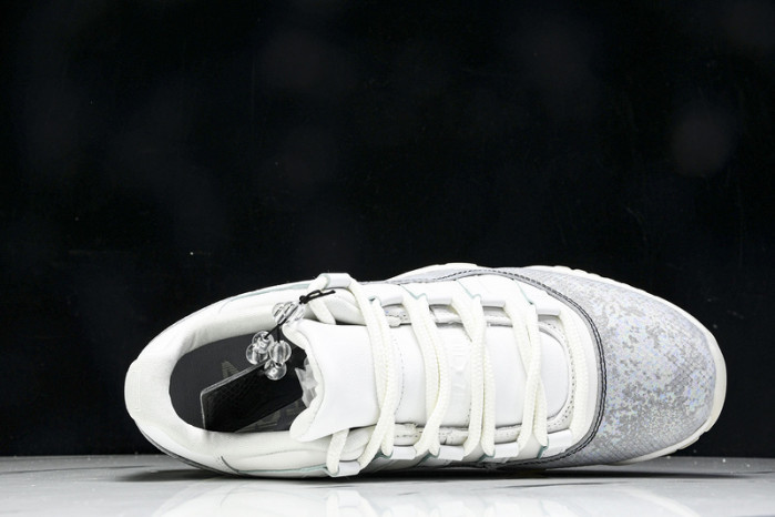Air Jordan 11 Low HQ7000-001