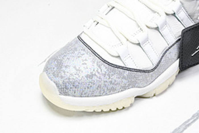 Air Jordan 11 Low HQ7000-001