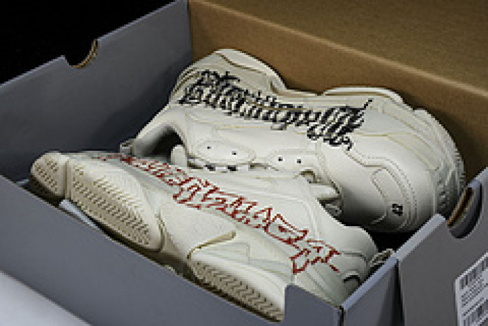 bl triple s trainers sneakers bts-18