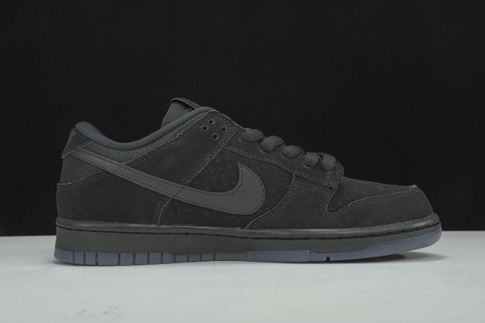 undefeated x nike dunk low do9329-001