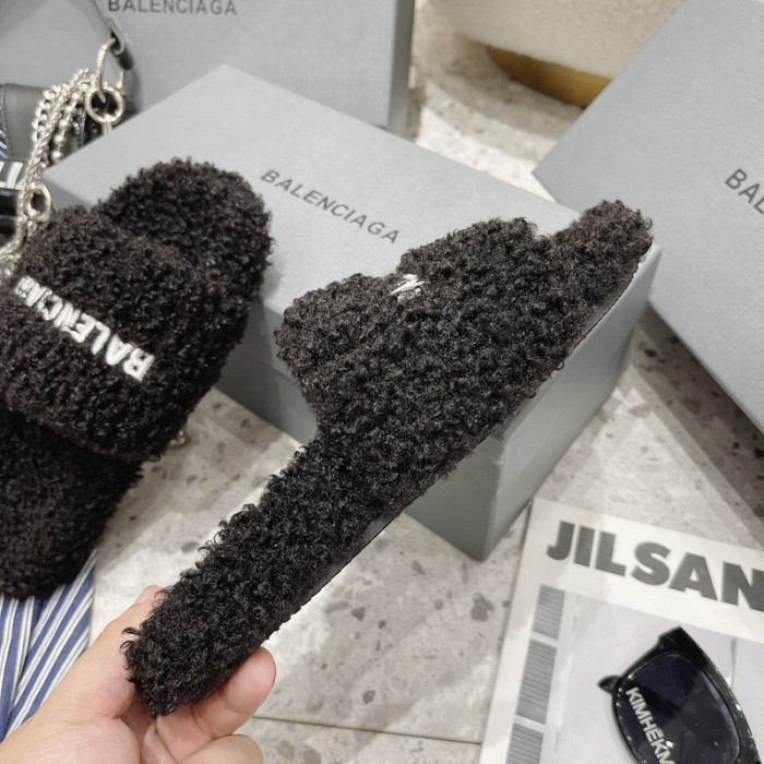 BL SLIPPERS
