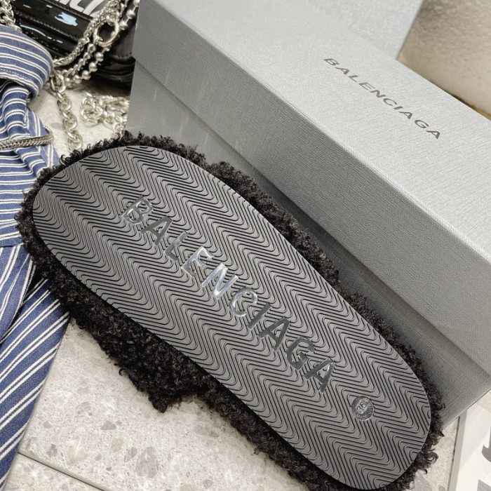 BL SLIPPERS