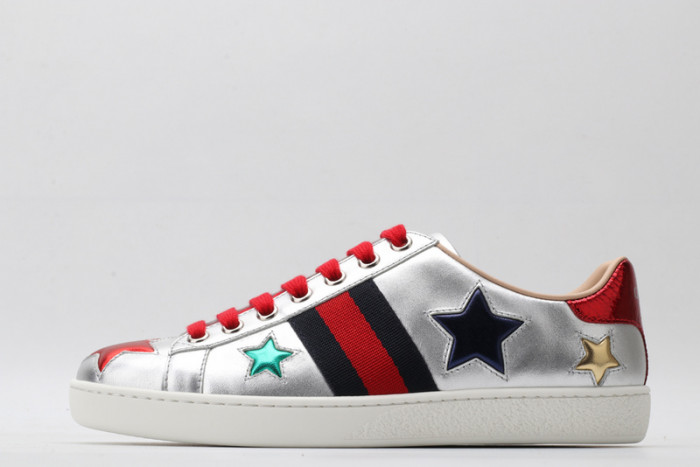 ad low-top sneaker