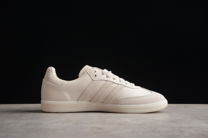 ad low-top sneaker 23031319