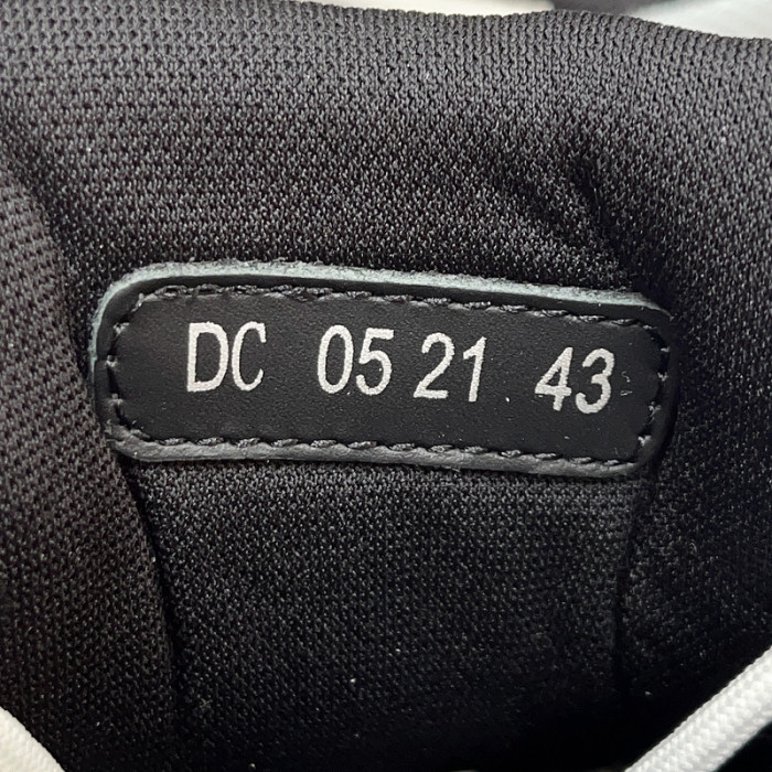 dr b30 trainer sneaker