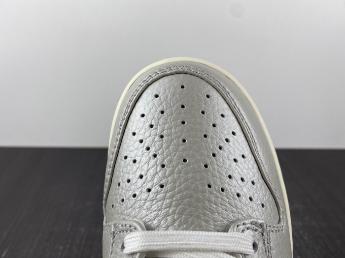 nike dunk low metallic silver dx3197-095