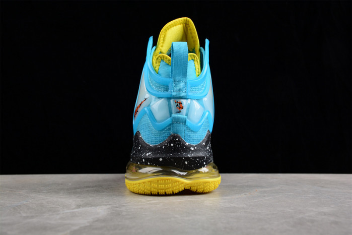 nike lebron 19 christmas dc9338-400