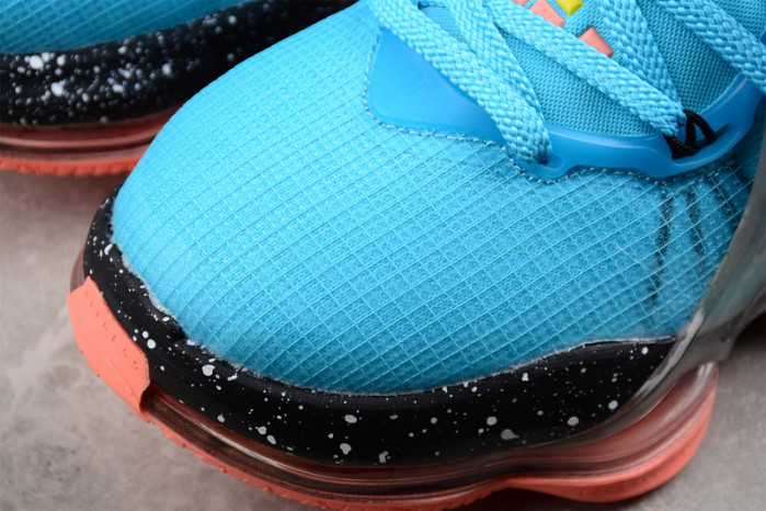 nike lebron 19 christmas dc9338-400