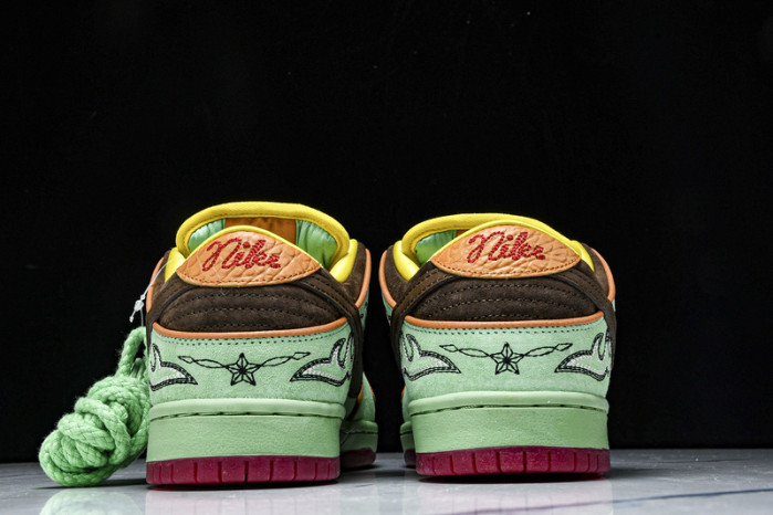 Dunk Low SB 