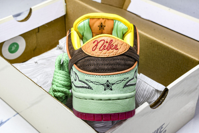 Dunk Low SB 