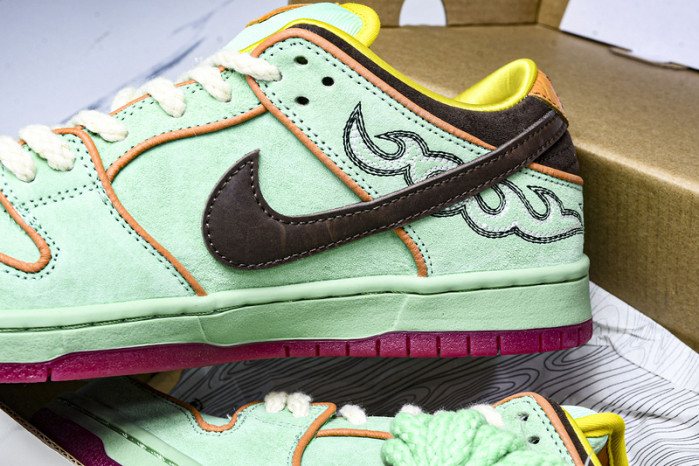 Dunk Low SB 