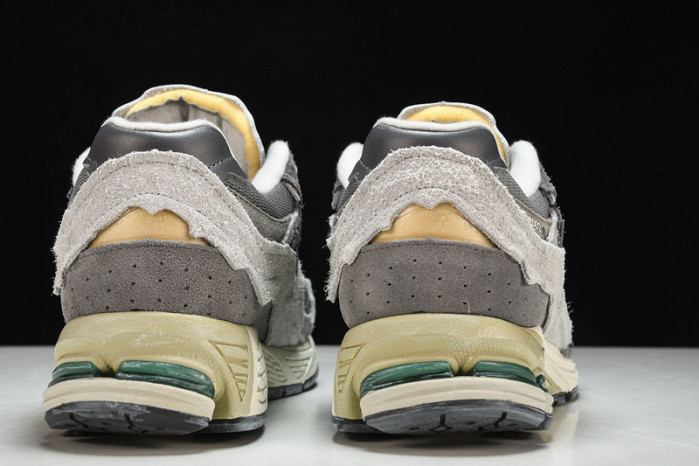 new balance 2002r protection pack rain cloud m2002rda