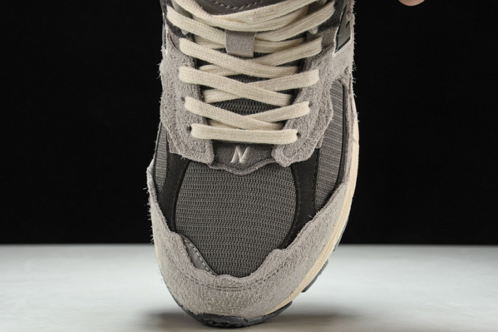 new balance 2002r protection pack rain cloud m2002rda