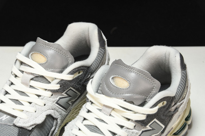 new balance 2002r protection pack rain cloud m2002rda